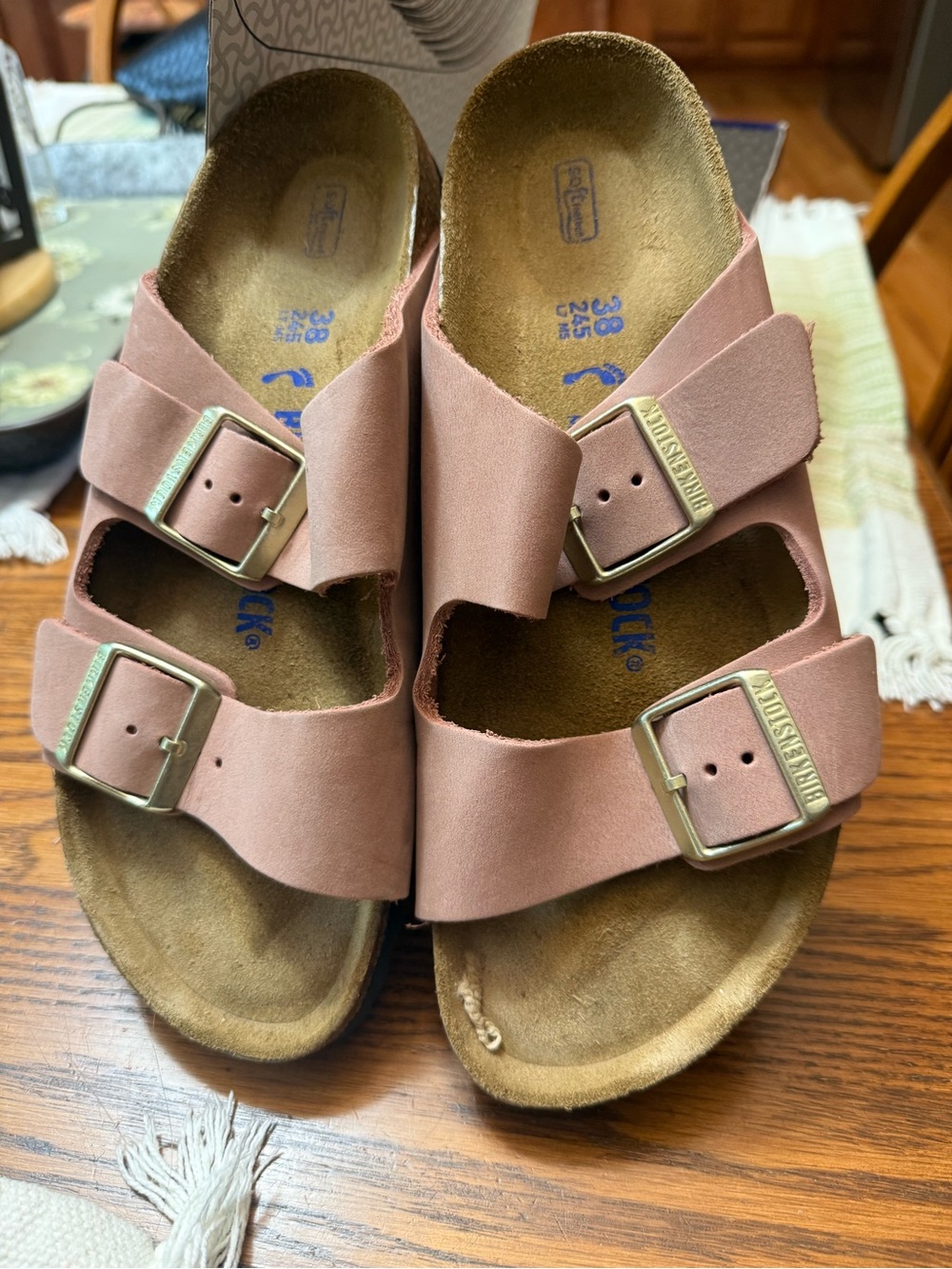 NEW - Birkenstock Women’s classic sandal in Okd Rose color - Picture 2 of 3
